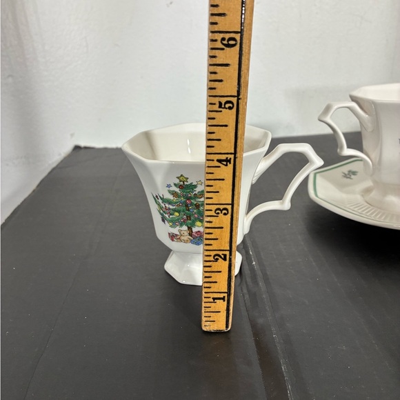 Nikko Christmastime Octagon Tea Cups & Saucers 4 sets - Picture 8 of 8